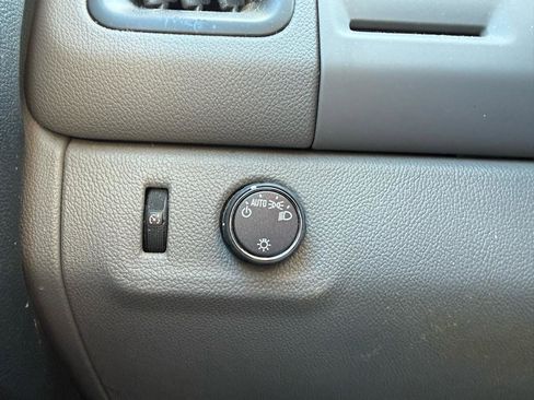 Used 2020 GMC Canyon SLE Crew Cab 2WD w/ Convenience Package image 11