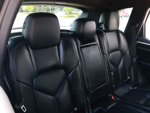 Used 2016 Porsche Cayenne Diesel AWD/4WD image 17
