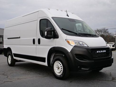 Used 2025 RAM ProMaster 2500 w/ Storage Group image 4