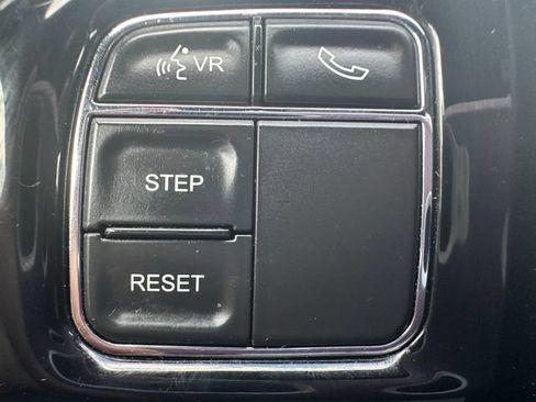 Used 2019 Dodge Grand Caravan SXT FWD image 13