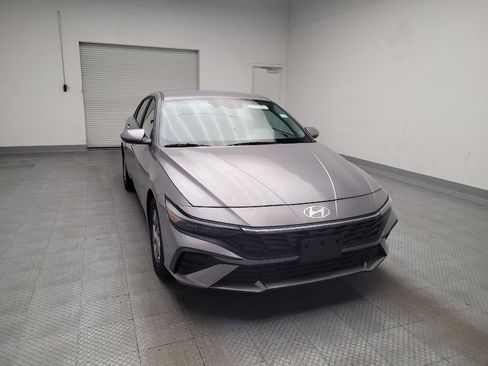Used 2024 Hyundai Elantra SE FWD image 14