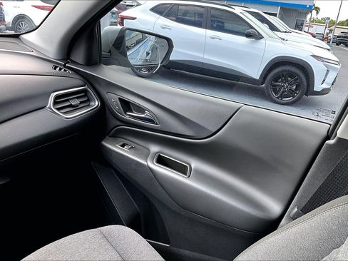 Used 2023 Chevrolet Equinox LT FWD image 16