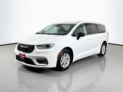 Used 2024 Chrysler Pacifica Touring-L