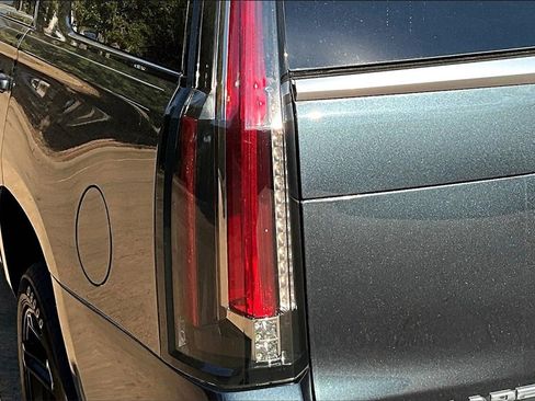 Used 2019 Cadillac Escalade Premium Luxury image 23