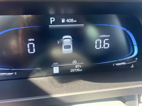 Certified 2024 Hyundai Elantra SE FWD image 13