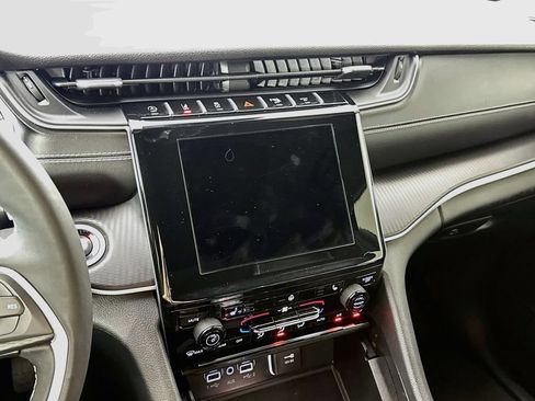 Certified 2024 Jeep Grand Cherokee Altitude AWD/4WD image 17