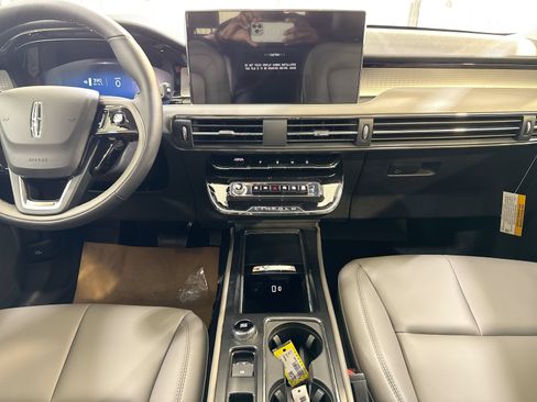 New 2026 Lincoln Corsair Premiere w/ Rear Removable Package Tray FWD image 22