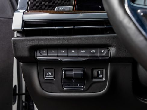 Used 2025 Cadillac Escalade ESV Sport Platinum image 22