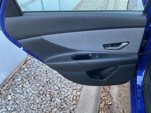 Used 2025 Hyundai Elantra Limited image 17