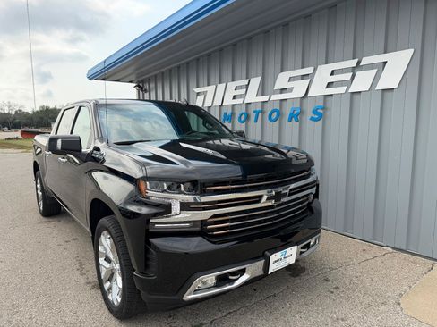 Used 2022 Chevrolet Silverado 1500 High Country w/ Technology Package AWD/4WD image 4