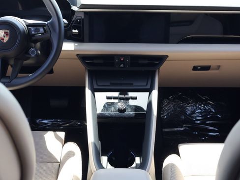 Certified 2025 Porsche Macan Electric RWD image 20