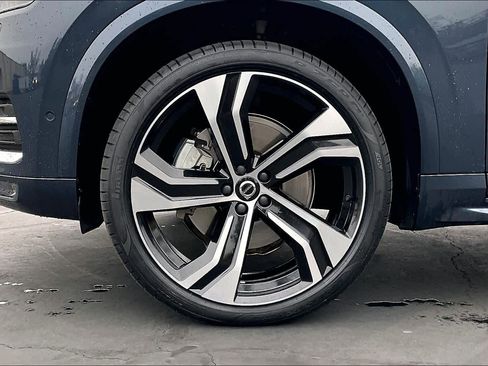 Used 2024 Volvo XC90 B6 Ultimate w/ Protection Package Premier image 12