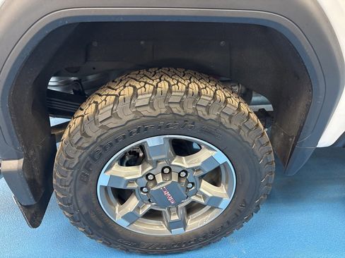 Certified 2025 GMC Sierra 2500 SLT w/ SLT Premium Package image 6