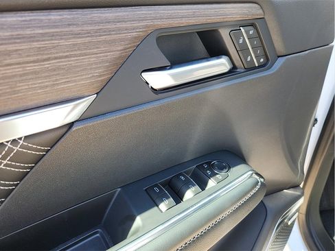 New 2026 GMC Acadia Denali w/ Super Cruise Package image 9