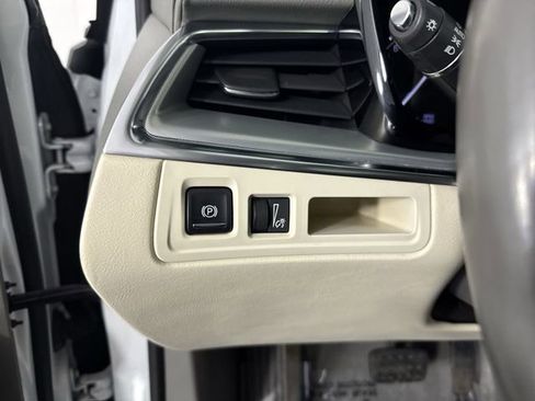 Used 2018 Cadillac XT5 Luxury w/ Driver Awareness Package AWD/4WD image 14