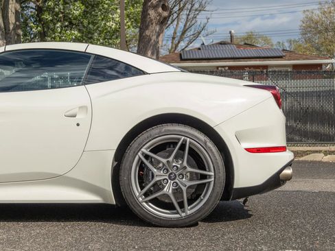 Used 2016 Ferrari California T RWD image 28