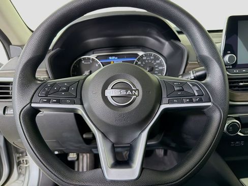 Used 2024 Nissan Altima 2.5 SV image 14