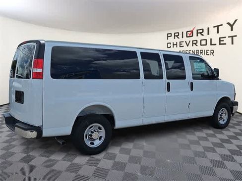 New 2025 Chevrolet Express 3500 LT w/ LT Preferred Equipment Group image 4