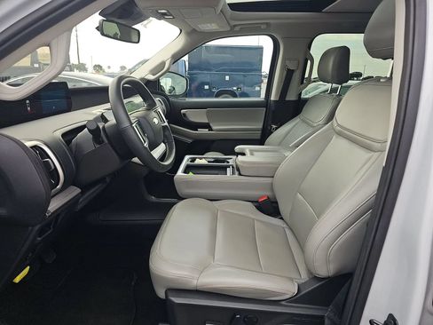 Used 2025 Ford Expedition Max Active RWD image 7