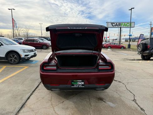 Used 2019 Dodge Challenger SXT w/ Plus Package image 10
