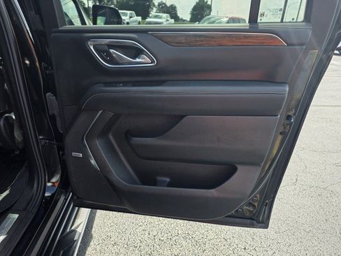 Used 2024 Chevrolet Suburban Premier AWD/4WD image 29