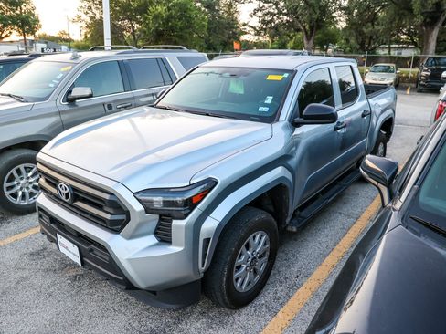 Used 2025 Toyota Tacoma SR RWD image 3