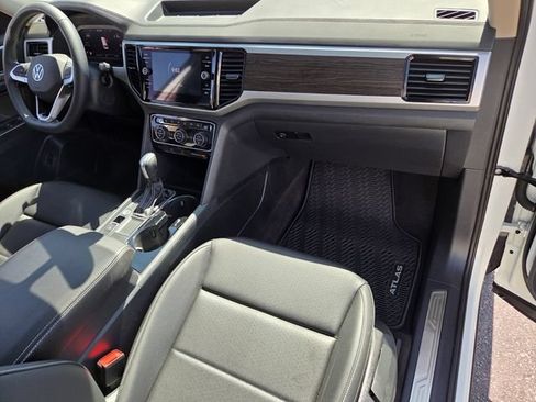 Certified 2023 Volkswagen Atlas SE FWD image 19