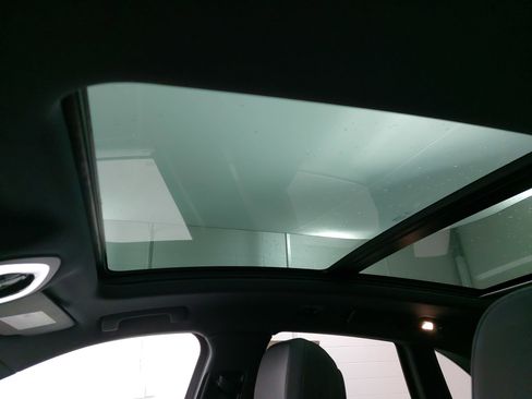 Certified 2021 Porsche Macan S image 32