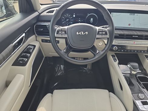 Certified 2025 Kia Telluride SX w/ SX Captain's Chair Package FWD image 14