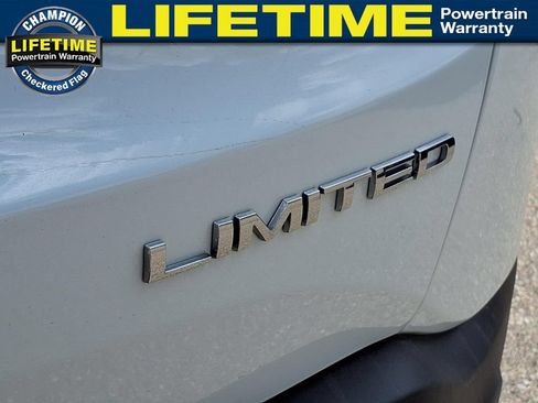 Used 2022 Jeep Renegade Limited AWD/4WD image 10