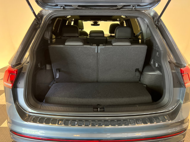 Certified 2023 Volkswagen Tiguan SE R-Line FWD image 5