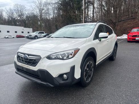 Used 2021 Subaru Crosstrek 2.0i Premium w/ Moonroof Package image 3