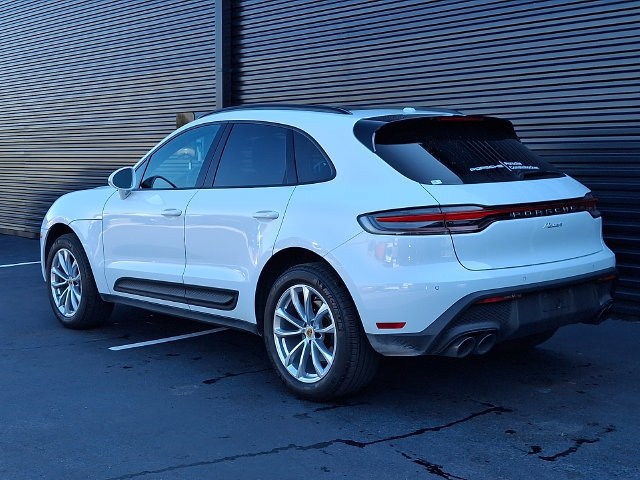 Certified 2025 Porsche Macan AWD/4WD image 3