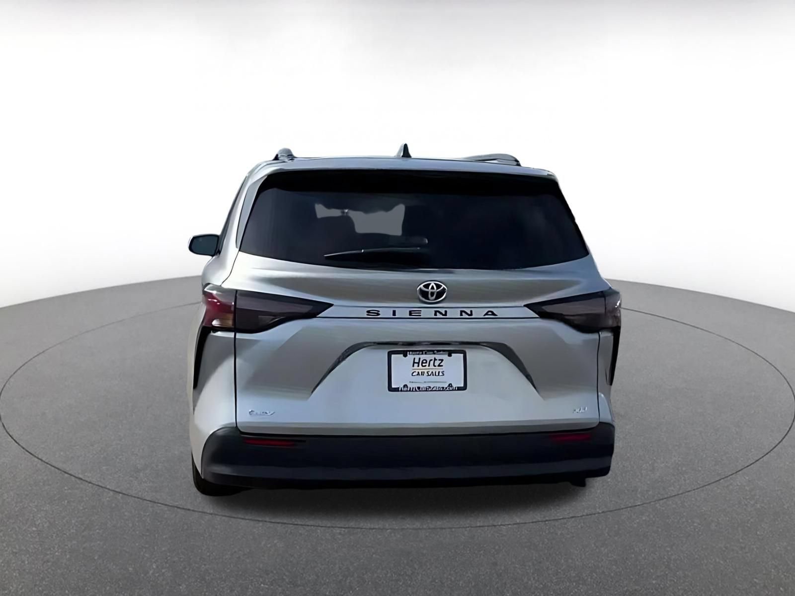 Used 2025 Toyota Sienna XLE FWD image 10