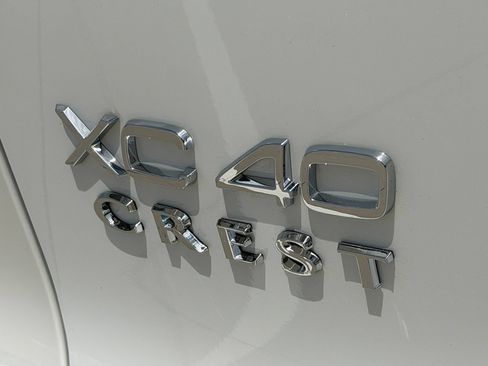 New 2026 Volvo XC40 B5 Plus w/ Climate Package AWD/4WD image 8
