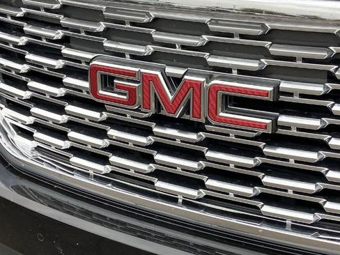 Used 2018 GMC Yukon Denali w/ Denali Ultimate Package image 28