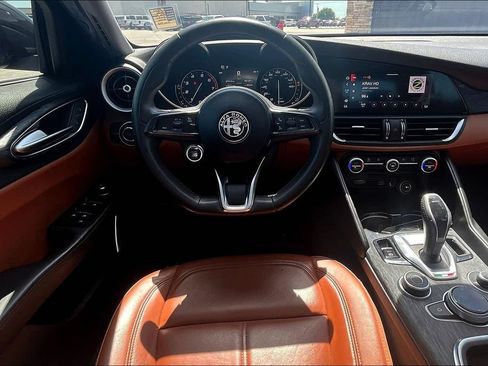 Used 2020 Alfa Romeo Giulia w/ Nero Edizione RWD image 5