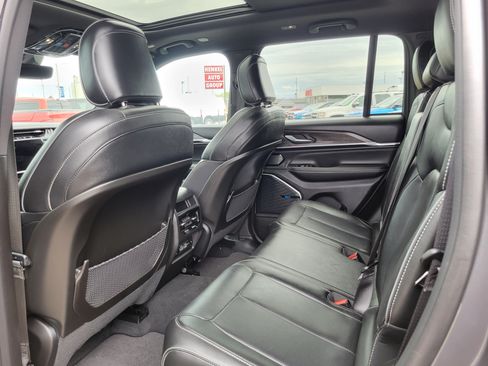 Used 2022 Jeep Grand Cherokee Overland AWD/4WD image 19