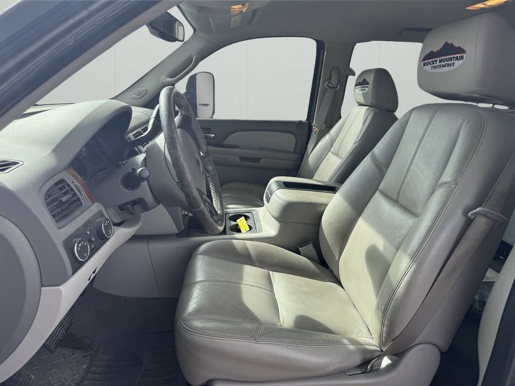 Used 2008 Chevrolet Silverado 2500 LTZ w/ Safety Package AWD/4WD image 11