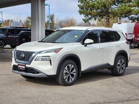 Used 2021 Nissan Rogue SV image 4