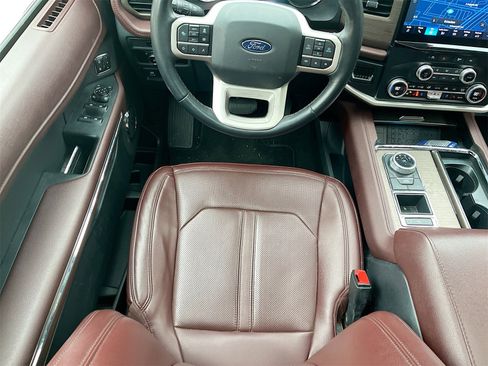 Used 2024 Ford Expedition Limited image 24