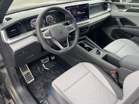 New 2026 Volkswagen Tiguan SE R-Line image 14