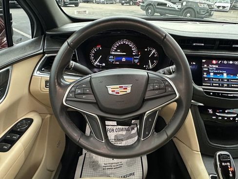Used 2018 Cadillac XT5 FWD image 13