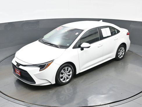 Used 2024 Toyota Corolla LE FWD image 33