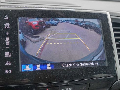 Used 2018 Honda Pilot Touring image 16