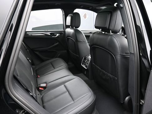 Certified 2026 Porsche Macan AWD/4WD image 27