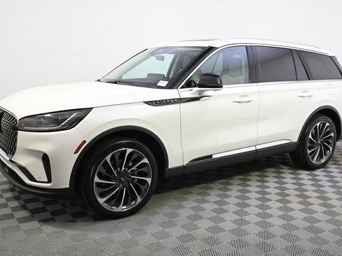 New 2026 Lincoln Aviator Reserve image 2