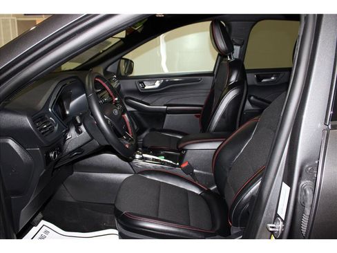 Used 2025 Ford Escape ST-Line image 11