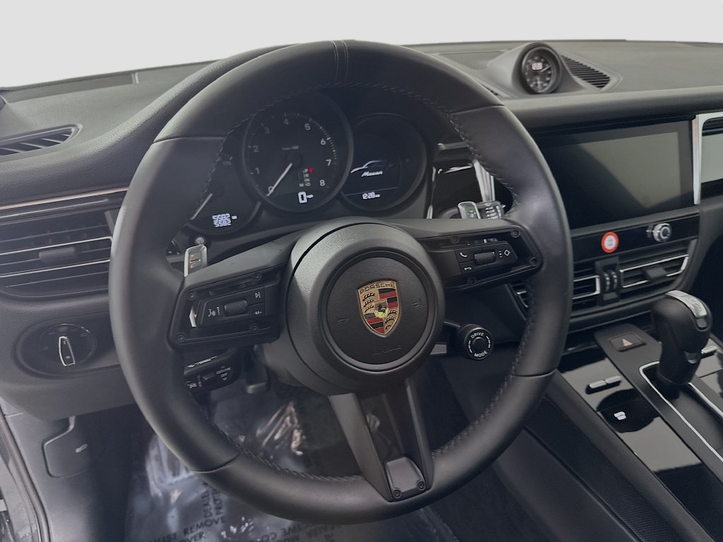 Certified 2025 Porsche Macan AWD/4WD image 12