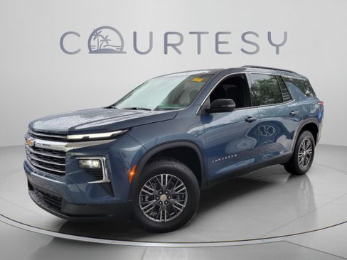 Used 2026 Chevrolet Traverse LT FWD image 1
